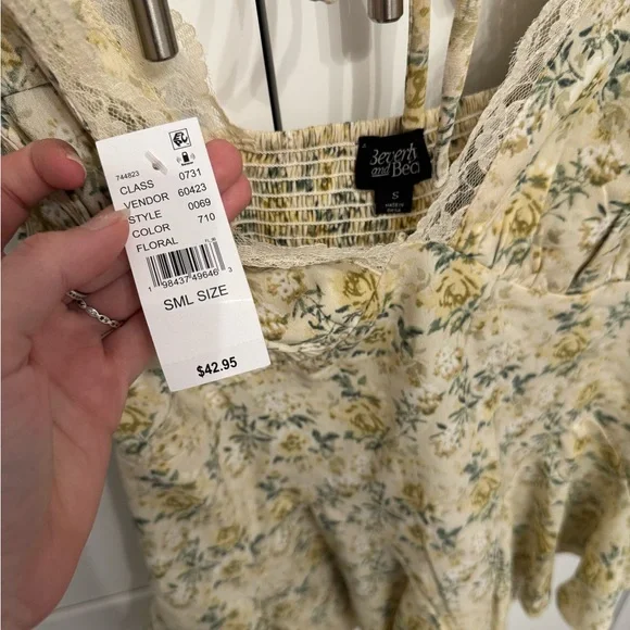 Floral Lace Trim Peplum Top - Picture 6 of 8